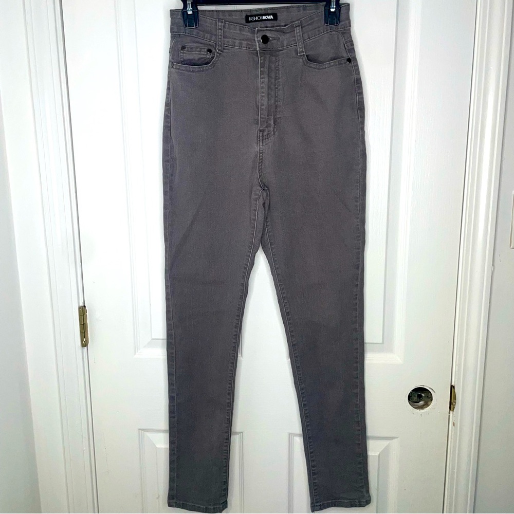 NWOT Fashion Nova Gray High-Rise ankle Jeans- Size 13/14